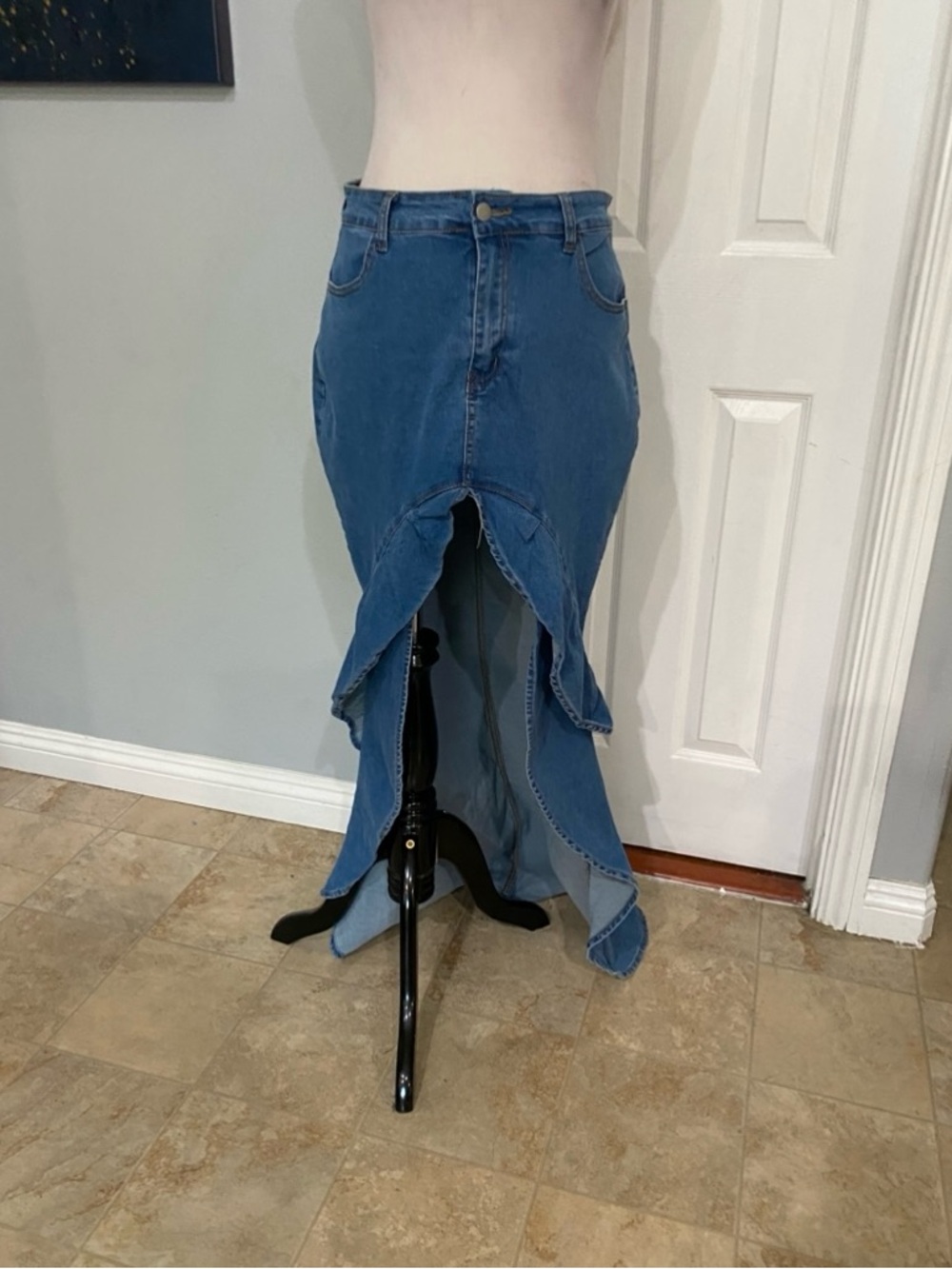 Ruffle Trim Denim Skirt Women XL dark wash  with distinct ruffled asymmetrical
